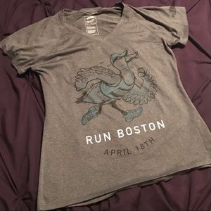 BOSTON MARATHON Women’s TNF tee